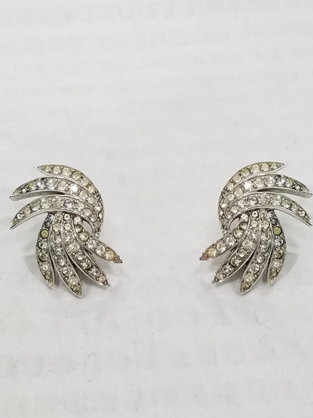 Vtg Signed Crown Trifari Rhinestone Swirl Silver Rhodium Plate Clip-On Earrings
